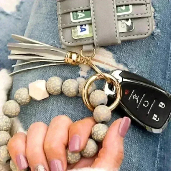 Leopard Beaded Key Ring Wallet Bracelet - Picture 2 of 3